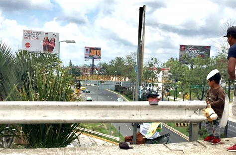Y mientras en Veracruz se disputaban las alcaldías en las urnas...por su territorio, los migrantes seguían fluyendo... en busca de un lugar donde se les permita ser grandes.   