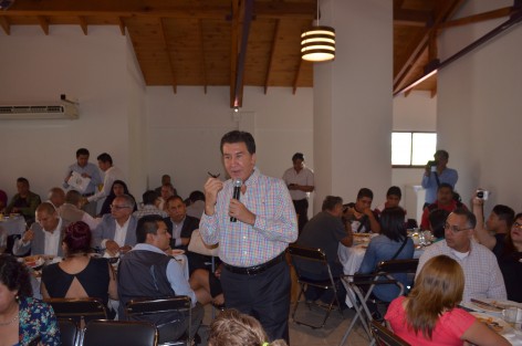 El Senador por Veracruz, Héctor Yunes, ofreció desayuno a comunicadores por el Día de la Libertad de Expresión, aseguró que pese a la violencia que ha sufrido el gremio, sigue habiendo condiciones para ejercer el periodismo en la entidad. 
