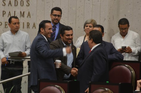 En el chapulineo interno de la Legislatura local, bien local, Vicente Benítez solicitó su adhesión al grupo legislativo del Partido Nueva Alianza.