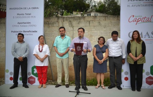 El alcalde de Xalapa dio el banderazo de inicio a la construcción del colector pluvial Quintana Roo, en la colonia J.J. Panes. SSeñaló que construyendo infraestructura hidráulica se evita inundaciones, salvaguarda el patrimonio de la población y previene riesgos a su integridad física.
