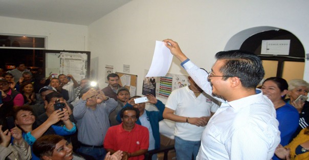 El primero de enero del 2018, Enrique Fernández rendirá protesta como presidente municipal de Coatepec, luego de que a la medianoche de este miércoles, recibiera del OPLE su constancia de mayoría como alcalde electo de esta ciudad cafetalera.