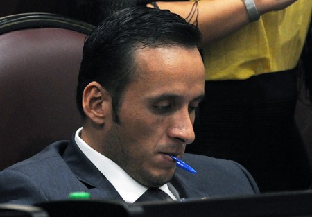 En audio que circula en redes, el coordinador de la bancada panista en el Congreso local, Sergio Hernández, es increpado por la diputada Cinthya Lobato, quien le reclama la falta de recursos, acusándolo de gastar el mismo en sus fiestas, borracheras,  y drogas... ¿Ya le salió su Eva?  