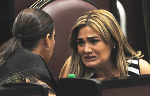 ¡Que el Checo nos está bailando la lana, mi Dunya!  -¡No manches!  - Pues sí, también le toca a Mancha. 