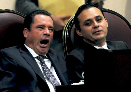 - Vamos a cabecear un rato. 