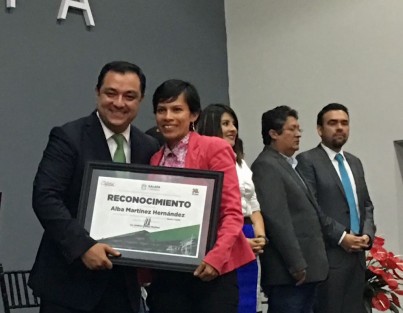 Dos fotoreporteros de Multigráfica fueron distinguidos con reconocimientos del Ayuntamiento de Xalapa, en el marco de la conmemoración del Día de la Libertad de Expresión. Alba Martínez fue una de las homenajeadas. 
