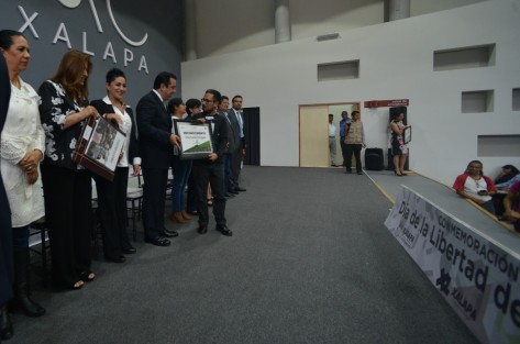 Comunicadores veracruzanos recibieron distinción del cabildo xalapeño con motivo del Día de la Libertad de Expresión. 