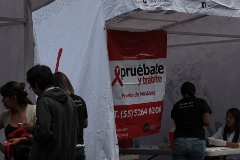 En el marco del Pruebatón Nacional 2017, que se celebra en 28 entidades de la república, la mañana de este sábado se llevó en Xalapa una jornada de pruebas rápidas de detección de VIH en el parque Juárez, misma que fuera organizada por  el Ayuntamiento, el Instituto Municipal de las Mujeres, la subdirección de Salud, la Jurisdicción sanitaria, la Universidad Veracruzana, Tan Raro como los demás A.C. y el grupo multisectorial VIH Sida.