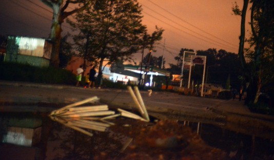Una de las calles que tendrá que esperar una administración es la calle dos poniente de la colonia Rafael Hernández Ochoa  la cual se seguirá inundando a falta de una solución permanente.