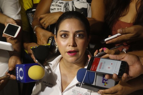 La delegada de SEDESOL en Veracruz, Anilú Ingram Vallines, anunció la Tercera Feria Estatal de Economía Social. Le acompañó la delegada del Instituto Nacional de Economía Social, Nieves Aurora Cazarín.