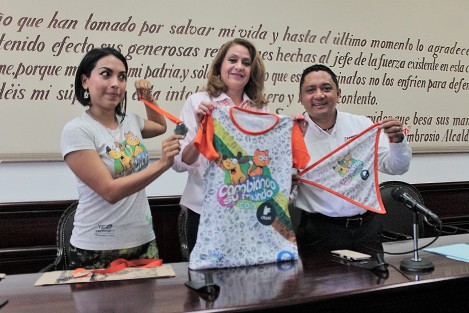 Invitan a participar en la  carrera <em>Cambiando su Mundo</em>, a beneficio de 4 causas, el próximo domingo 18 de junio en el Libramiento de Coatepec, en la cual se correrá con mascotas. 
