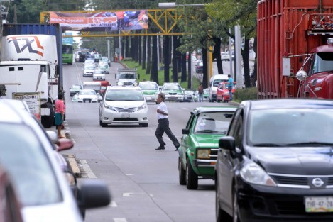 Este miércoles, se llevó a cabo la presentación de la campaña interinstitucional #NoTeAceleres, que busca prevenir atropellamientos en Xalapa, particularmente en la avenida Lázaro Cárdenas, llamando a la corresponsabilidad de automovilistas y peatones.

