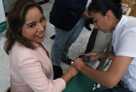 Los días 14 y 15 de junio en las instalaciones del Palacio Legislativo de Veracruz, o la Jornada de Salud y Bienestar Social para trabajadores del Congreso del Estado,con acciones de valoración de estado nutricional, detección oportuna de enfermedades como cáncer de próstata y de mama, prueba rápida de VIH, salud reproductiva, pruebas de colesterol, triglicéridos, glucosa, afiliación y vigencia de prestaciones sociales, así como información de cursos y diplomados que imparte el IMSS. 