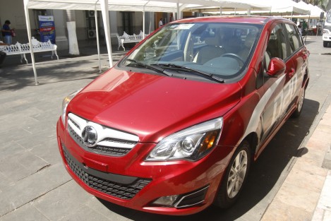 La empresa china <em>Baic</em> se convirtió en la primera planta ensambladora de automóviles en el estado de Veracruz. Con la producción de más de 3 mil unidades de los modelos D20 y X25, <em>Baic</em> incursiona en el ramo automotriz luego de haber iniciado hace varios años, durante la administrción de Fidel Herrera, con <em>Foton</em>, empresa dedicada al ensamblaje de tractores y camiones en la localidad Rinconada. Generando con esto 300 nuevos empleos y se espera que el año entrante un número igual.
