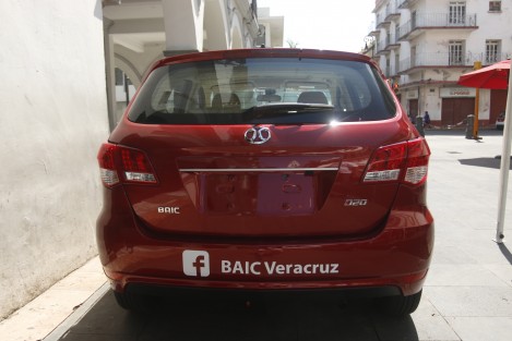 La empresa china <em>Baic</em> se convirtió en la primera planta ensambladora de automóviles en el estado de Veracruz. Con la producción de más de 3 mil unidades de los modelos D20 y X25, <em>Baic</em> incursiona en el ramo automotriz luego de haber iniciado hace varios años, durante la administrción de Fidel Herrera, con <em>Foton</em>, empresa dedicada al ensamblaje de tractores y camiones en la localidad Rinconada. Generando con esto 300 nuevos empleos y se espera que el año entrante un número igual.
