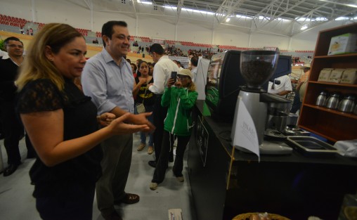 El alcalde Américo Zúñiga Martínez, en compañía de autoridades federales, participó en la inauguración de la 3ra Expo Estatal de Economía Social, donde  productores de varias partes del estado que recibieron apoyos federales presentaron sus productos. 

