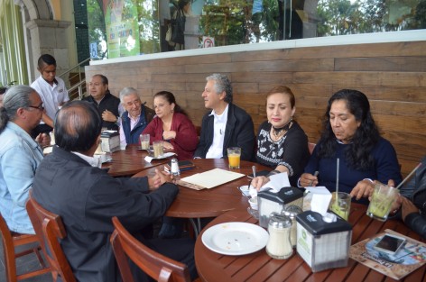 Hipólito Rodríguez  Herrero, Alcalde electo de Xalapa, presentó a quienes lo acompararán en el próximo cabildo, como regidores del partido Morena. El también académico de la UV mnimizó la impugnación presentda por el PAN de la elección ya que el voto de más de 70 mil xalapeños lo respalda.