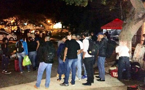 Más desempleo en Veracruz, ahora con los polis despedidos. A finales del anterior gobierno y a inicio de esta, ya se había tomado (de manera obligada) la renuncia firmada por muchos trabajadores de la SSP. A los trabajadores con plaza (con varios años en la dependencia) les pusieron nuevamente pruebas de confianza. Ya en ese tiempo, corrían las versiones de que dichas acciones tenían el propósito de chispar a la gente.