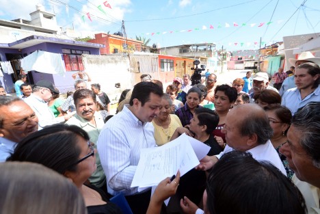 Cuando los recursos se usan de manera adecuada la ciudad cambia, y Xalapa hoy es mejor porque nuestra administración ha aplicado los recursos de manera transparente, eficaz y eficiente, con el respaldo de la ciudadanía y la iniciativa privada, aseguró el alcalde Américo Zúñiga Martínez.
