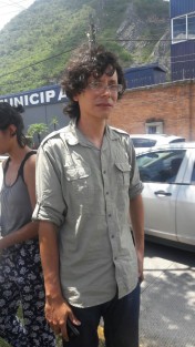 Policías detuvieron en Orizaba por dos horas al activista Yetlanezi Atenco, coordinador de Conejo Clandestino, acusado por la presunta dueña del edificio Conejo, mismo que ocupa, la organización para sus actividades. Al no encontrarse justificación para su detención, fue liberado.