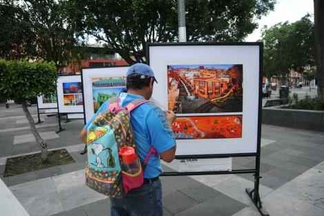 El alcalde Américo Zúñiga Martínez inauguró la exposición fotográfica Presencia de Xalapa en Puebla, que comprende 32 testimonios gráficos de maestro Héctor Montes de Oca, misma que permanecerá en el Parque del Carmen, de la Angelópolis, hasta  el 30 de junio.