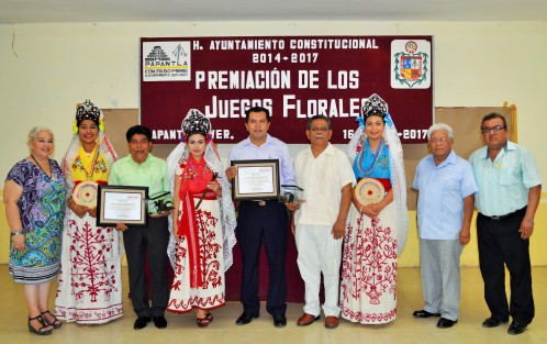 Los poetas Ernesto Gonzáles Gaspar y Pedro Aníbal Gonzáles Velázquez,  fueron galardonados en la ceremonia de premiación de los Juegos Florales 2017. Al ser los ganadores del Premio Nacional de Poesía Lázara Meldiú, y el Premio de Poesía Joven Guillermo López Muñoz, respectivamente.