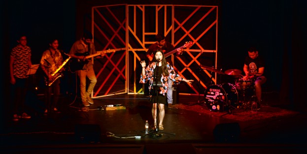 El grupo indepediente Hilvana presento su show <em>Para ser libre</em> en el Ágora de la ciudad en Xalapa; cabe destacar que estos jóvenes son todos xalapeños y por ahora gracias al apoyo del IVEC y algunos mini empresarios  ya han sacado su primer disco Jazz.