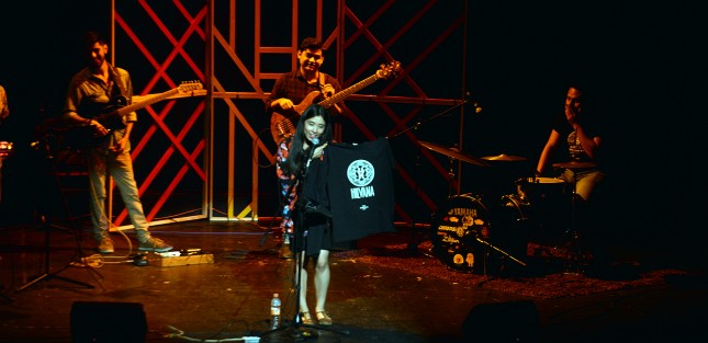 El grupo indepediente Hilvana presento su show <em>Para ser libre</em> en el Ágora de la ciudad en Xalapa; cabe destacar que estos jóvenes son todos xalapeños y por ahora gracias al apoyo del IVEC y algunos mini empresarios  ya han sacado su primer disco Jazz.