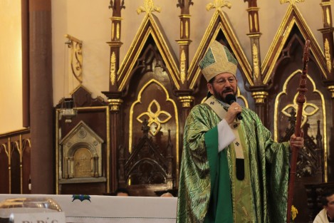 El Arzobispo de Xalapa, Hipólito Reyes Larios, afirmó que la paternidad es un regalo de Dios, que se ha hecho presente en la tierra a través de la creación de un lazo de compromiso en la pareja, responsabilidad y amor. Que la presencia del padre es importante y que en la familia debe reinar el amor, el respeto y la comprensión.  