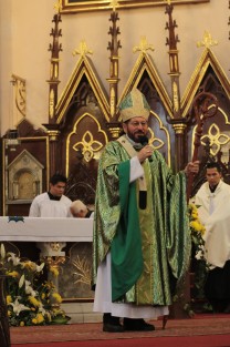 El Arzobispo de Xalapa, Hipólito Reyes Larios, afirmó que la paternidad es un regalo de Dios, que se ha hecho presente en la tierra a través de la creación de un lazo de compromiso en la pareja, responsabilidad y amor. Que la presencia del padre es importante y que en la familia debe reinar el amor, el respeto y la comprensión.  