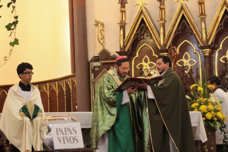 El Arzobispo de Xalapa, Hipólito Reyes Larios, afirmó que la paternidad es un regalo de Dios, que se ha hecho presente en la tierra a través de la creación de un lazo de compromiso en la pareja, responsabilidad y amor. Que la presencia del padre es importante y que en la familia debe reinar el amor, el respeto y la comprensión.  