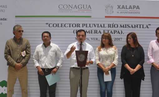 En presencia de la coordinadora de las actividades del organismo Cuenca Golfo-Centro, Bellermina Dimayuga García, el alcalde de Xalapa, Américo Zúñiga, agradeció la colaboración de la Comisión Nacional del Agua (Conagua), con la que su administración ha invertido más de 240 millones de pesos solamente en colectores pluviales.
 
