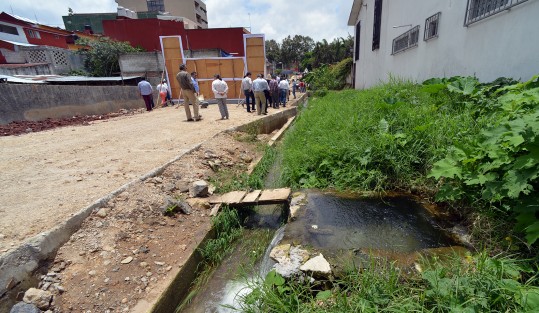 De acuerdo con el director de la Comisión Municipal de Agua Potable y Saneamiento (CMAS), Víctor Hugo García Pacheco, con esta obra, solicitada por los habitantes la colonia Cuauhtémoc de esta ciudad por más de dos décadas, se logra ya separar las aguas negras de las pluviales. 