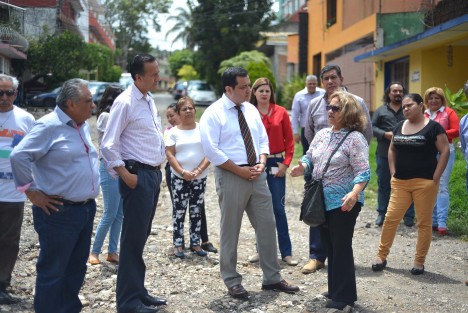 Convencido de que solo se puede recomponer el tejido social y elevar los niveles de seguridad, rescatando los espacios públicos, el alcalde Américo Zúñiga Martínez se unió a la inquietud de los vecinos de la colonia El Mirador para preservar un área verde.
