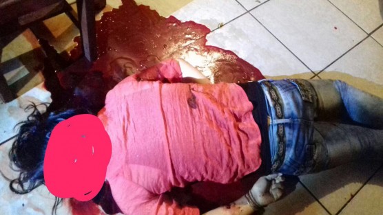 Dos personas fueron ultimadas a balazos la madrugada de este martes en el interior de un bar localizado en la colonia Prócoro Alor.