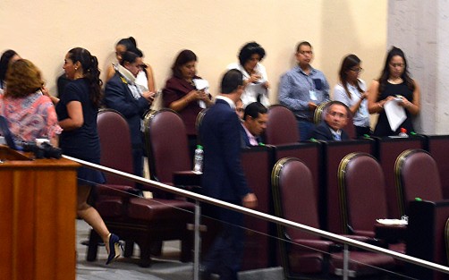 La diputada panista Cinthya Lobato, pasó lista y se fue. 
