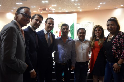 La diputada María Josefina Gamboa Torales, del Grupo Legislativo del Partido Acción Nacional (PAN) presentó la iniciativa de Ley de Uniones de Hecho a fin regular el acto que se constituye cuando dos personas físicas mayores de edad con capacidad jurídica plena, se unen afectiva, estable y públicamente al establecer un hogar común y asistencia mutua.

