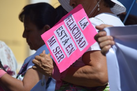 Pensionadoa y jubilados protestaron esta mañana en Plaza Lerdo contra el Gobierno estatal, luego de no recibir pago alguno por parte del IPE, aseguran que el gobierno del cambio fue más de lo mismo.