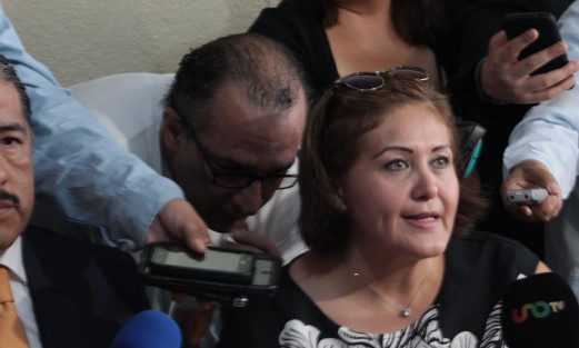 La diputada independiente Eva Cadena cuestionó el que contra ella existan múltiples acusaciones, mientras en el Congreso hay otros que tienen mayores acusaciones y están tan tranquilos. 