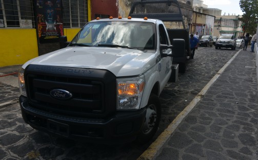 Curiosamente las grúas que trabajan para tránsito,no cuentan con placas. 