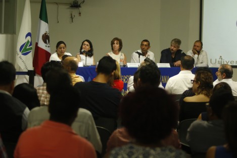 La embajadora de EUA en Mèxico, Roberta Jacobson, asistió bajo un fuerte dispositivo de seguridad al aula de videoconferencias de la USBI campus Mocambo, para participar en un Panel Sobre la Libertad de Expresión, organizado por la Universidad Veracruzana.
