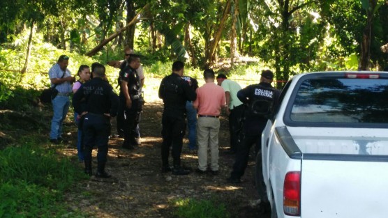 El cuerpo de un hombre fue hallado la mañana de este jueves en las inmediaciones de lugar conocido como El Once, perteneciente a la comunidad de La Patrona, en el municipio de Amatlán; el hoy occiso presentaba heridas en la cabeza provocadas por las balas de grueso calibre y las cuales le destrozaron la mitad del cráneo. 

