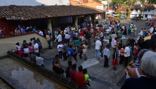 Este jueves el bailongo tocó en la explanada de Xallitic. Aunque muchos desconocen esta tradición, los bailadores, principalmente adultos mayores, siempre saben en dónde será el siguiente; el parque Los Berros o el Centro Recreativo Xalapeño son otros de los sitios en donde se realizan estas actividades. 