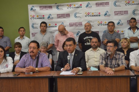 Cabe recordar que en fechas pasadas, el Ayuntamiento trató el tema de la remodelación de la Avenida Enríquez con comerciantes del Centro Histórico, sin embargo, al parecer este sector de CANACO no quedó muy convencido. 