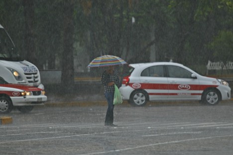 La Secretaría de Protección Civil emitió la Alerta Gris debido a que se espera que desde el sábado y hasta el miércoles, se registren precipitaciones fuertes a muy fuertes, mismas que pueden estar acompañadas de actividad eléctrica, ráfagas de viento y caída de granizo.  