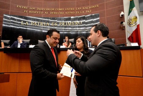 Con un llamado a la responsabilidad social e individual, a aprender de las experiencias internacionales y a voltear hacia los ámbitos locales, el alcalde Américo Zúñiga Martínez, fue condecorado con la Medalla de los Líderes Mundiales por la Paz 2017, que otorga la organización internacional World Peace Builders (WPB).
