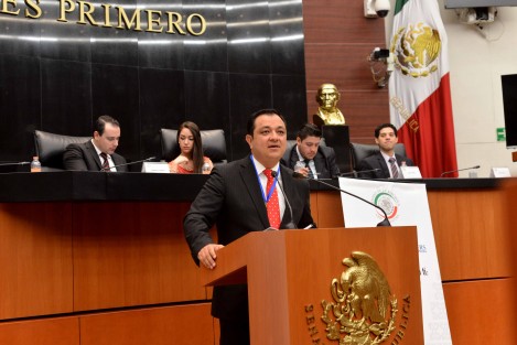 Durante su participación en el Segundo Foro de Líderes por la Paz, celebrado en la Sala de la Diputación Permanente del Senado de la República, dijo que en México <em>necesitamos liderazgos que no solo nos inspiren, sino congruentes, que nos demuestren en los hechos que se puede transformar a este país</em>.
