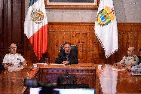 El gobernador Miguel Ángel Yunes dio a conocer un video en donde se identifica a los autores materiales del asesinato del Comisionario de la PF,  Camilo Castagné. Y anunció  que se ofrece una recompensa de 1 mdp a quien proporcione información para dar con ellos. 