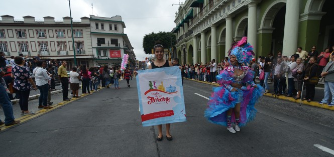 Con otro desfile más concluiría el llamado Desfile de las Flores, evento organizado por una autonombrada Junta de Mejoras, que al parecer es  otro intento de carnaval realizado por un grupo de ciudadanos. 