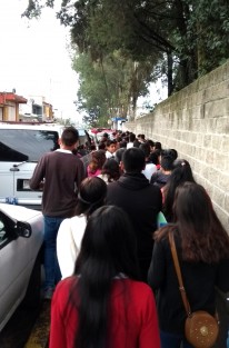 Estudiantes por egresar de escuelas secundarias que aspiran a ingresar a cursar su bachillerato en el CETyS y CBTIS, presentaron este lunes su examen para ingreso. Los bachilleratos de los otros  sistema aplicarán el examen el 13 de julio. 