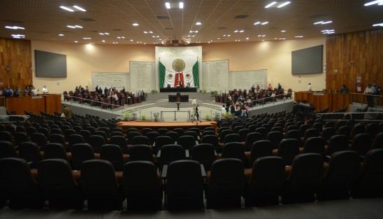 En sesión privada, diputados de la LXIV Legislatura del Estado de Veracruz decidieron por 41 votos a favor, 4 abstenciones y uno en contra, quitar el fuero a la diputada independiente Eva Cadena Sandoval.